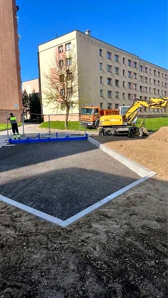 Przygotowanie podbudowy pod parking przy bloku